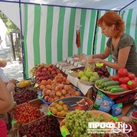 Сан. Ай-Петри, палатка с фруктами